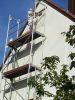 Vorher:
Hier wird nachträglich ein Fenster mit Vorbaurollo in die Giebelseite eingebaut.